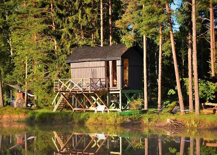 Dragon House In The Tree! Jacuzzi, Sauna ,Cinema,Heated