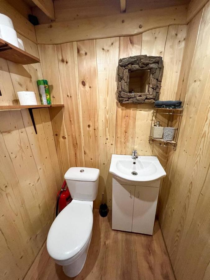 Dragon House In The Tree! Jacuzzi, Sauna ,cinema,heated Holiday home